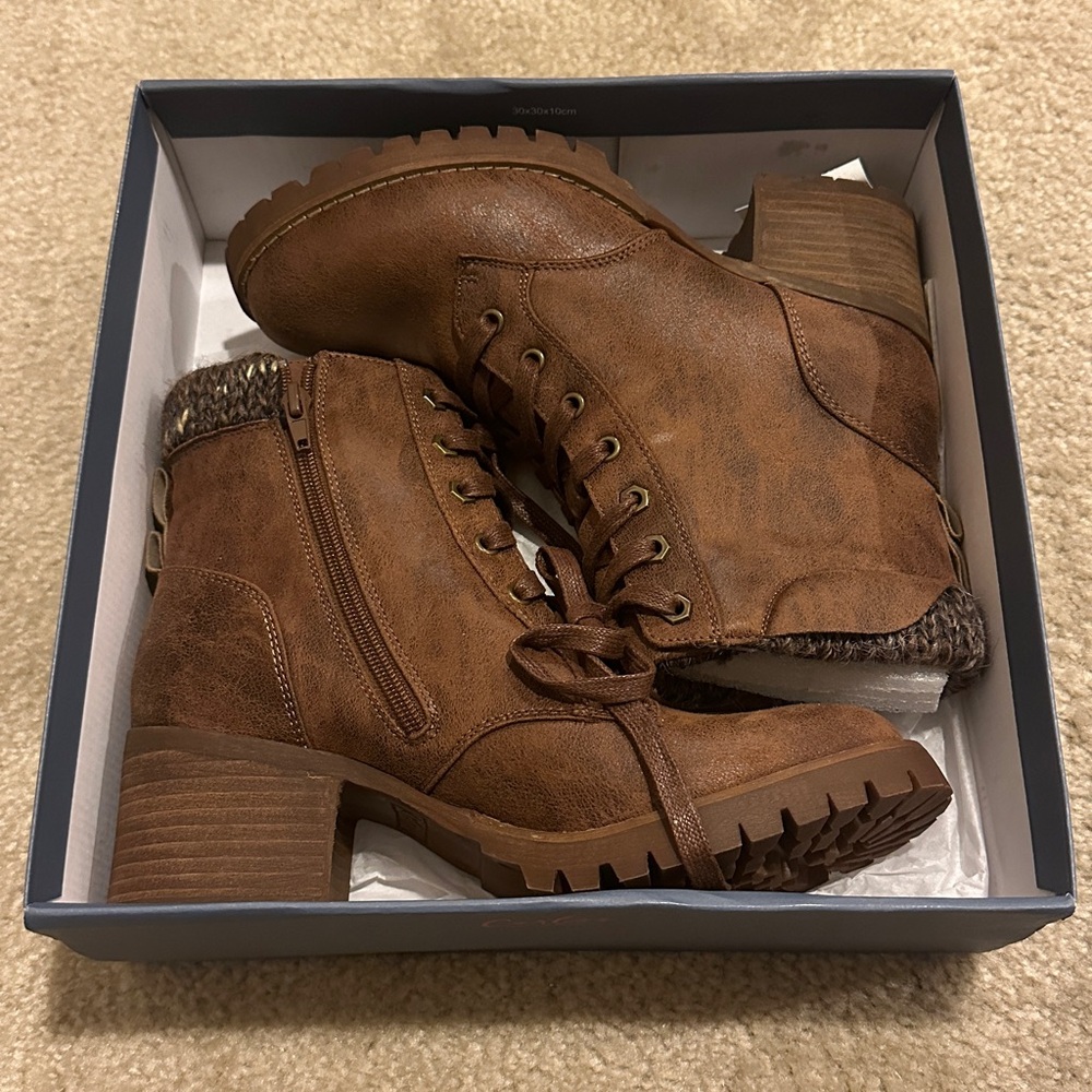 Carlos Santana Glinda Brown Lace-Up Chunky Sweater Ankle Boots 10 NIB